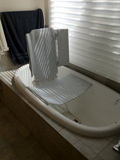 bathtub seat accommodation 