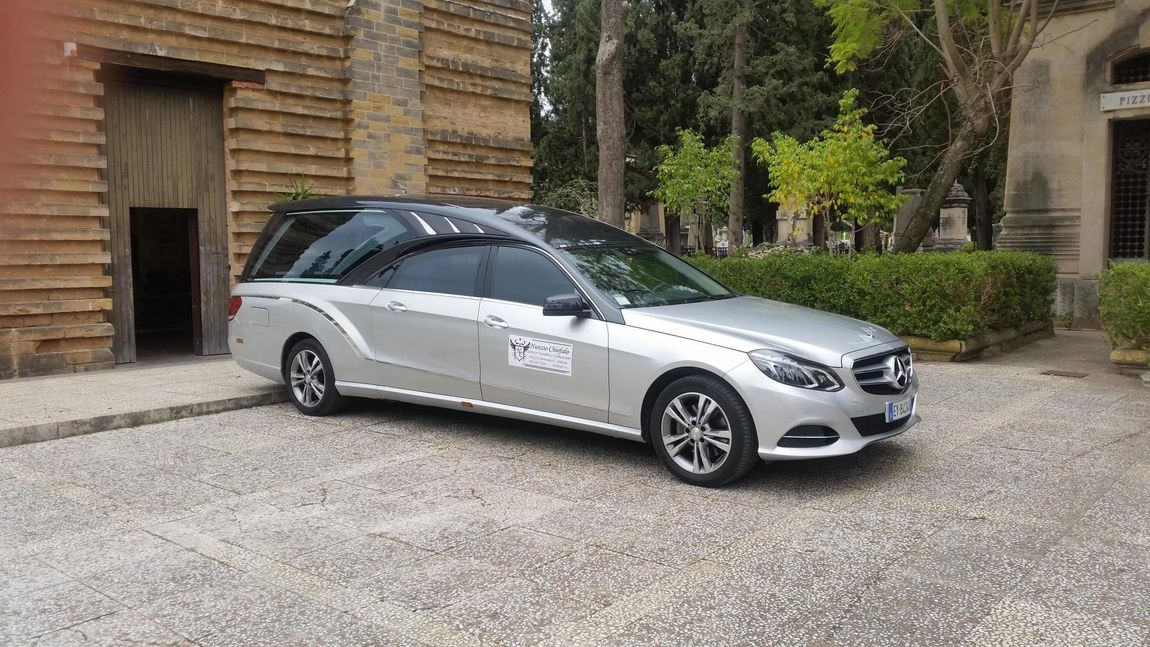 Carro funebre Mercedes