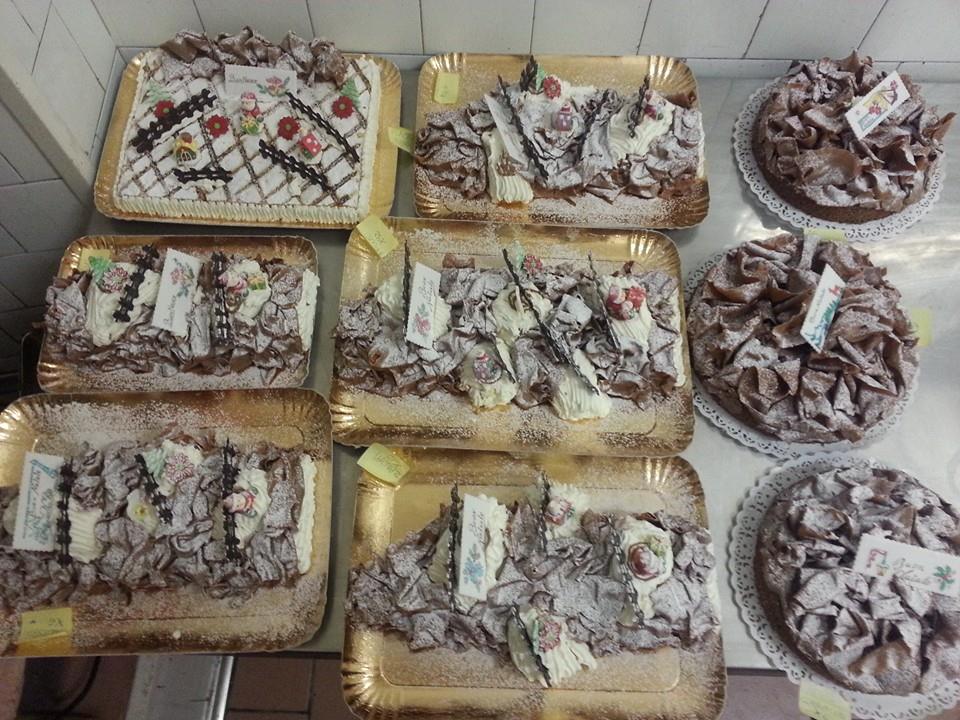 pasticcini vari con crema e cioccolato