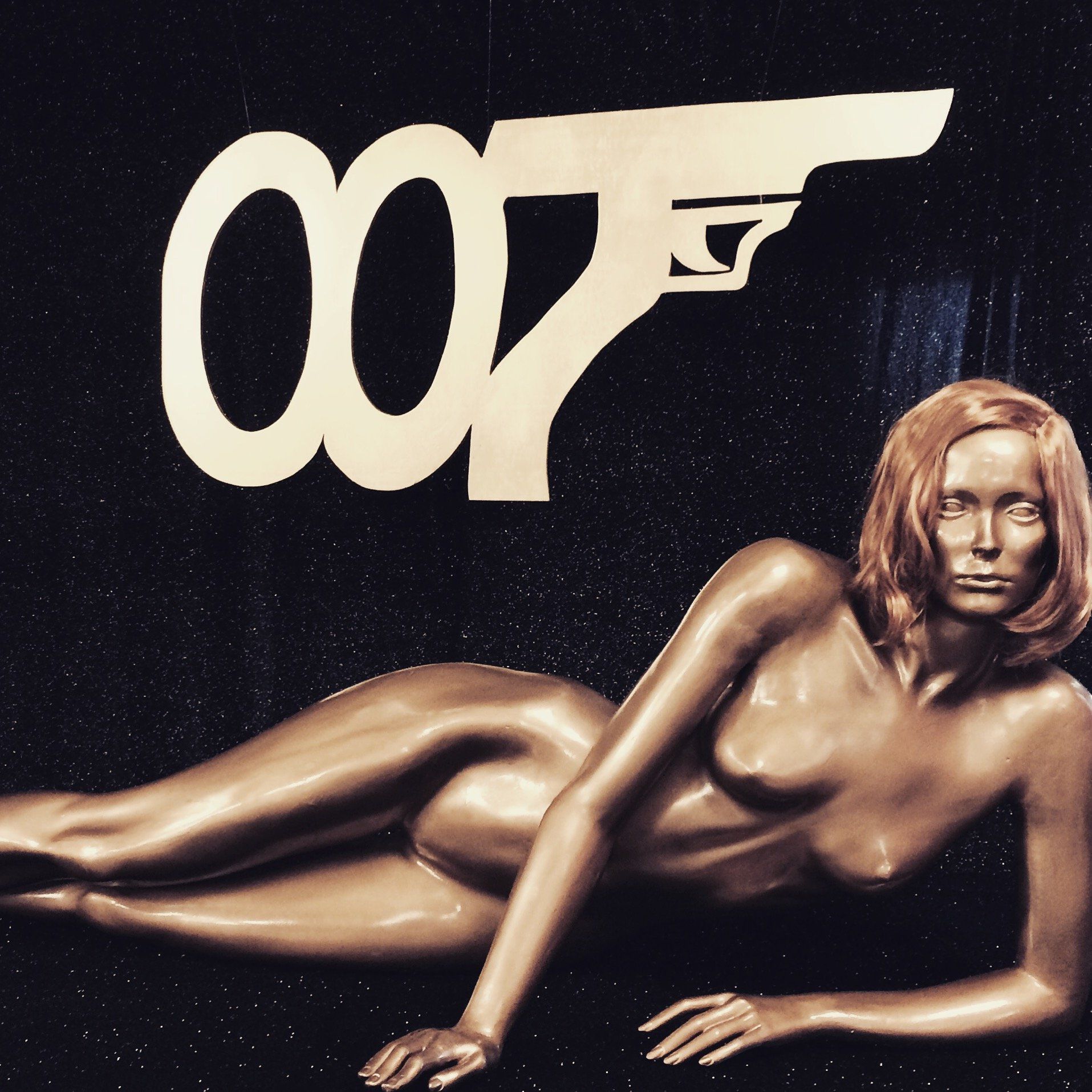 Casino Royale James Bond 007 gold sign