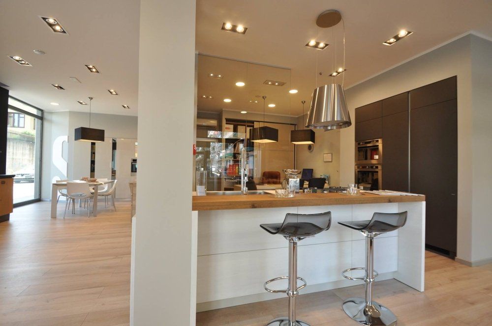 tavolo cucina con sgabelli