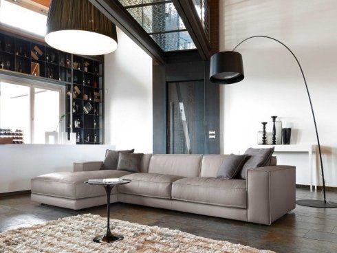 divano ad elle in pelle marrone chiaro