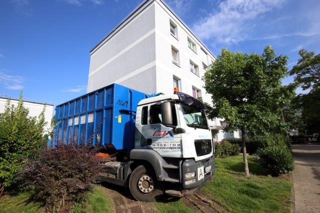 LWK vorm Soka-Bau im Selkeweg in Braunschweig