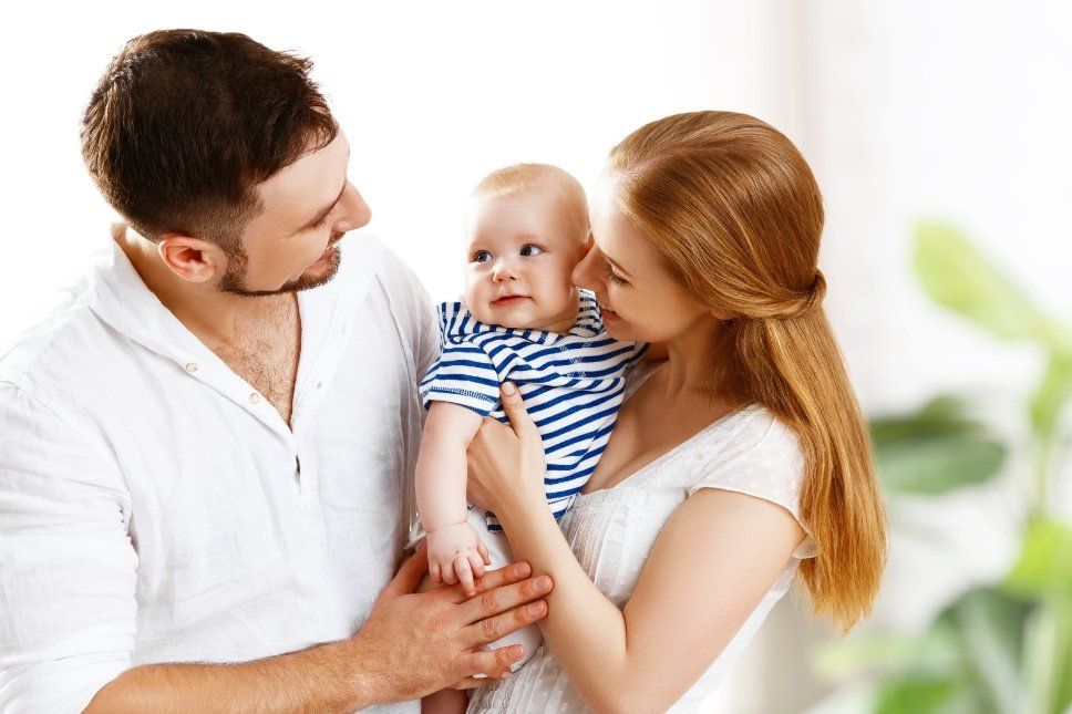 Familie mit Eltern und einem Kind