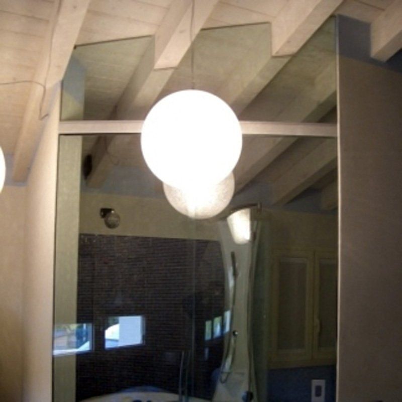 Lampada a muro su vetro temperato