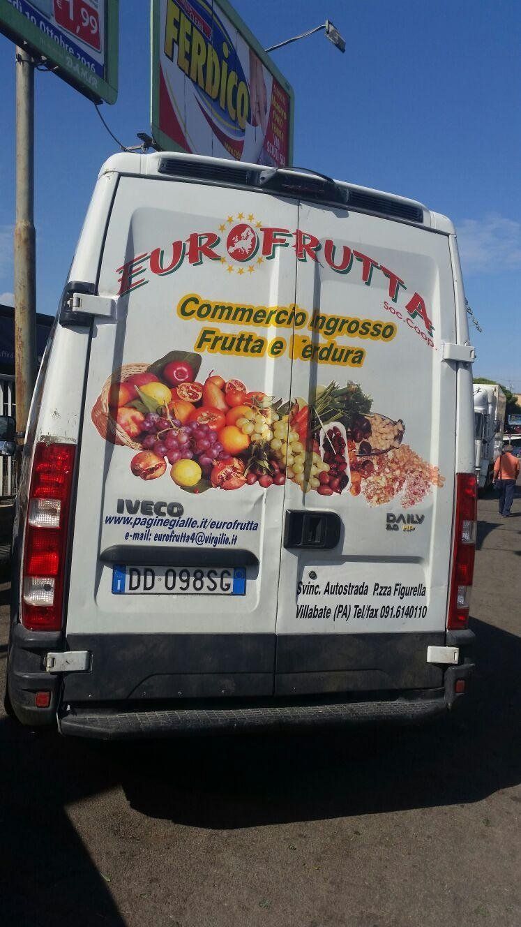 mezzo per la consegna di prodotti ortofrutticoli
