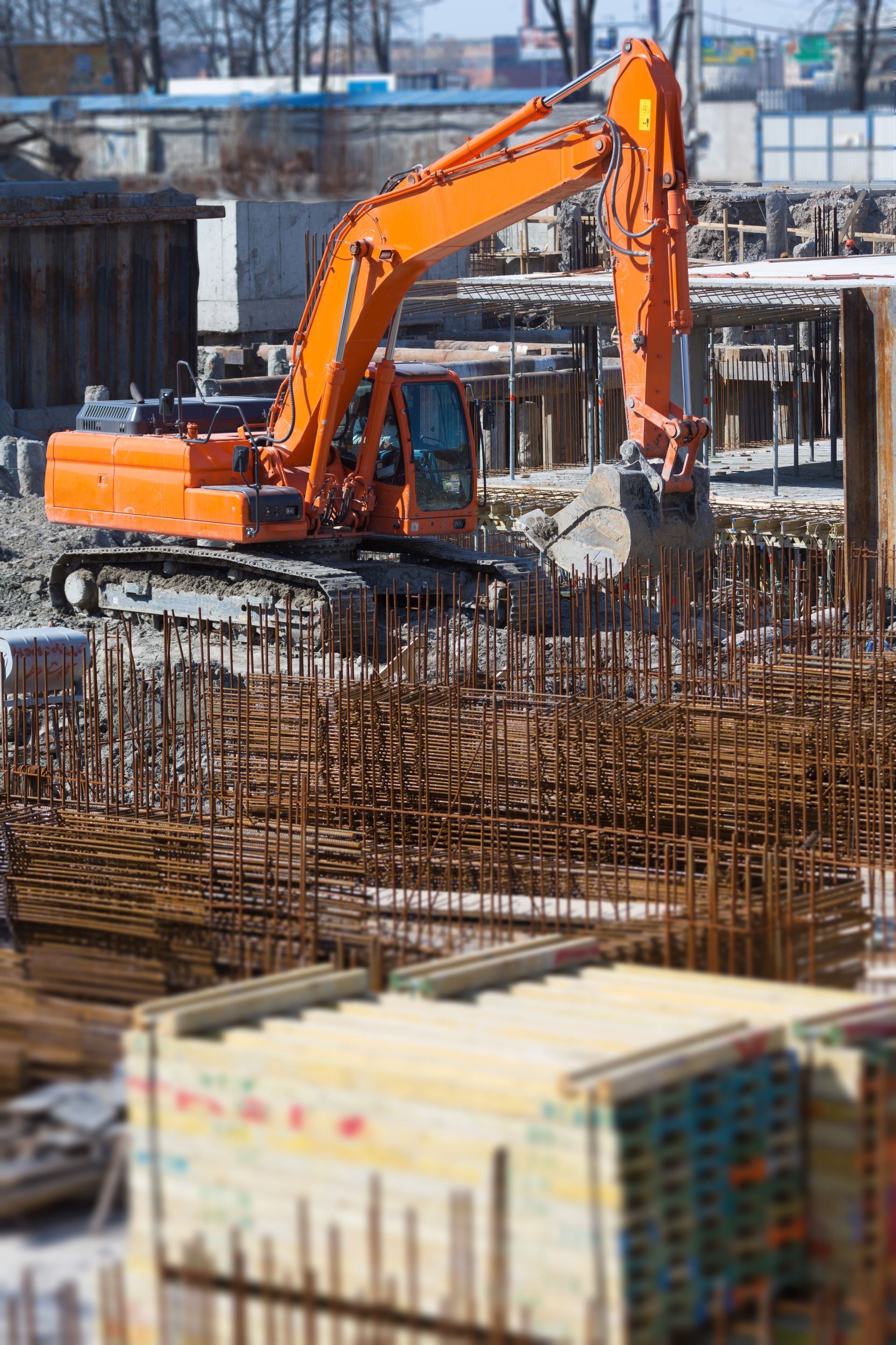 Macchina movimento terra in cantiere