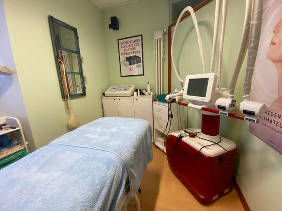 Trucco, Elettroporazione, Massaggi, Trattamenti anticellulite, Mesoterapia senza aghi, Manicure, Pedicure, Trattamenti estetici, Trattamenti rassodanti, Trattamenti per il corpo, Trattamenti tonificanti, Trattamenti viso, SPORTARREDO, PSP SYSTEM, OMEOENERGETICA, CALLUSPEELING, LOVELAC, Mesoterapia virtuale, Istituti di bellezza, Estetista, Via Tomaso Maier, 23
38057 Pergine Valsugana (TN)