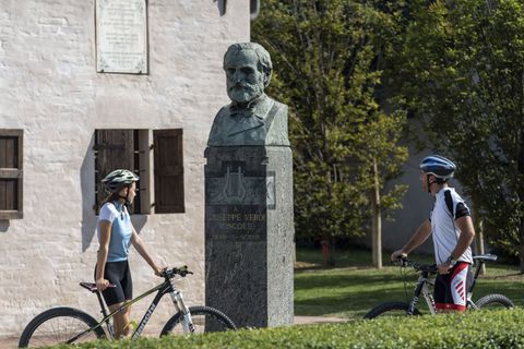 Villa Verdi a Busseto Villa Verdi, bussato, bicicletta