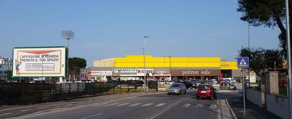 affissione pubblicitaria