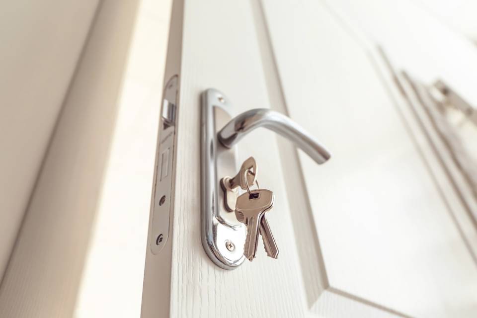 porta in legno e acciaio