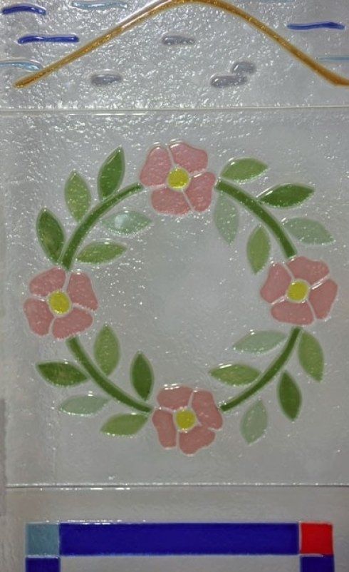 porta con decorazioni floreali