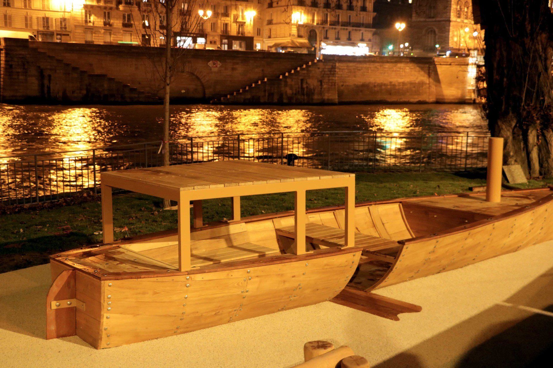 Canot Berges Paris