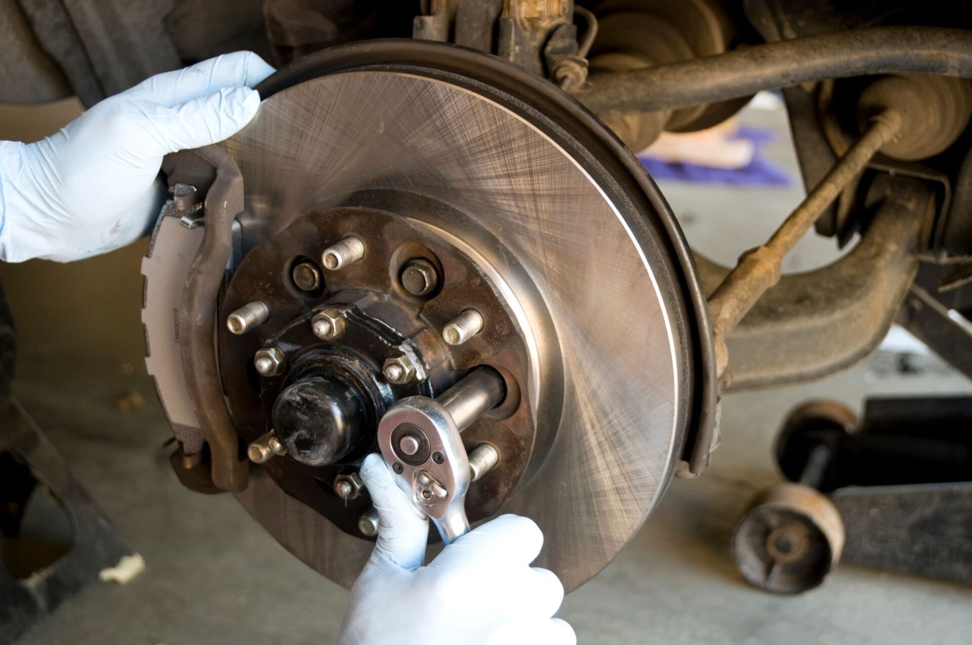 riparazione componente di un'automobile