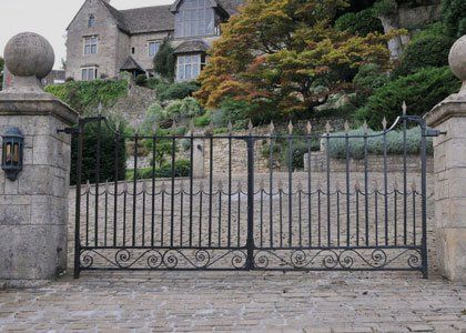 metal gate installations