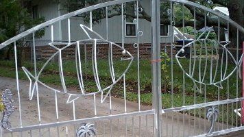 Driveway gate