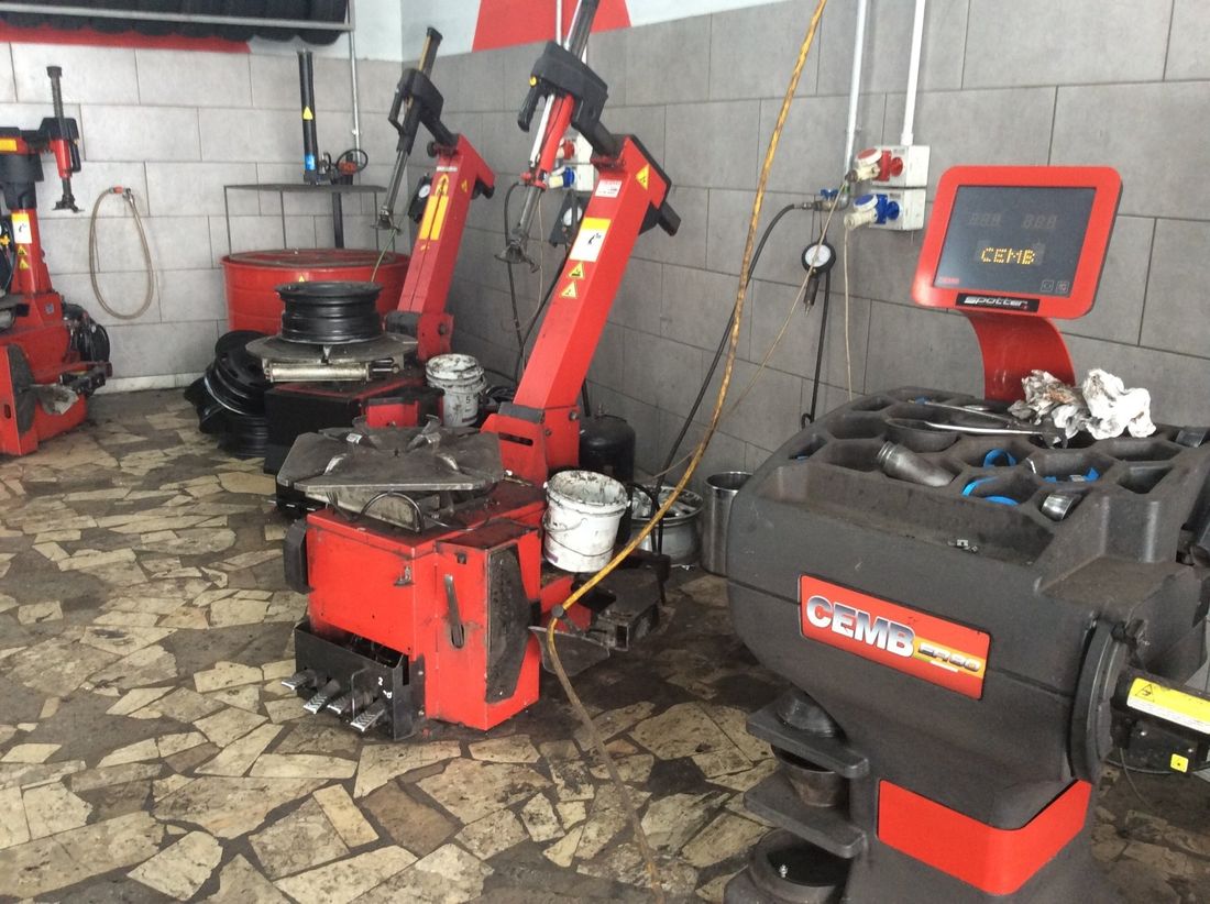 attrezzature per riparazione gomme