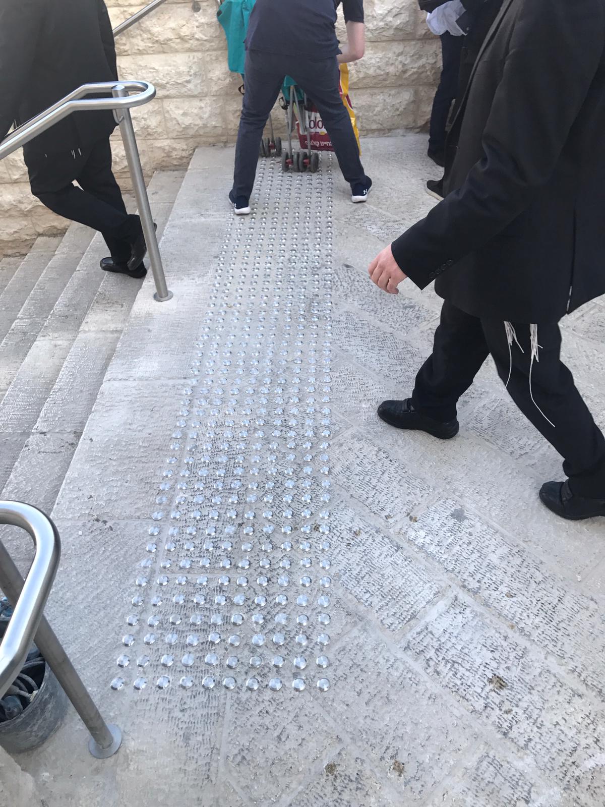 מסמרות ופס מוביל