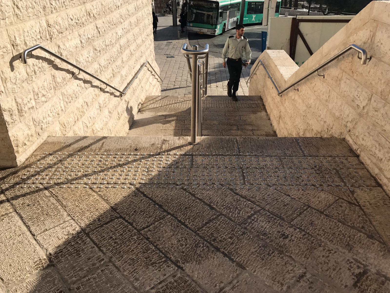 אריחי נגישות