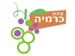 לוגו “קיבוץ כרמיה” בעברית, עם עיגולים ירוקים וסגולים ורקע כתום