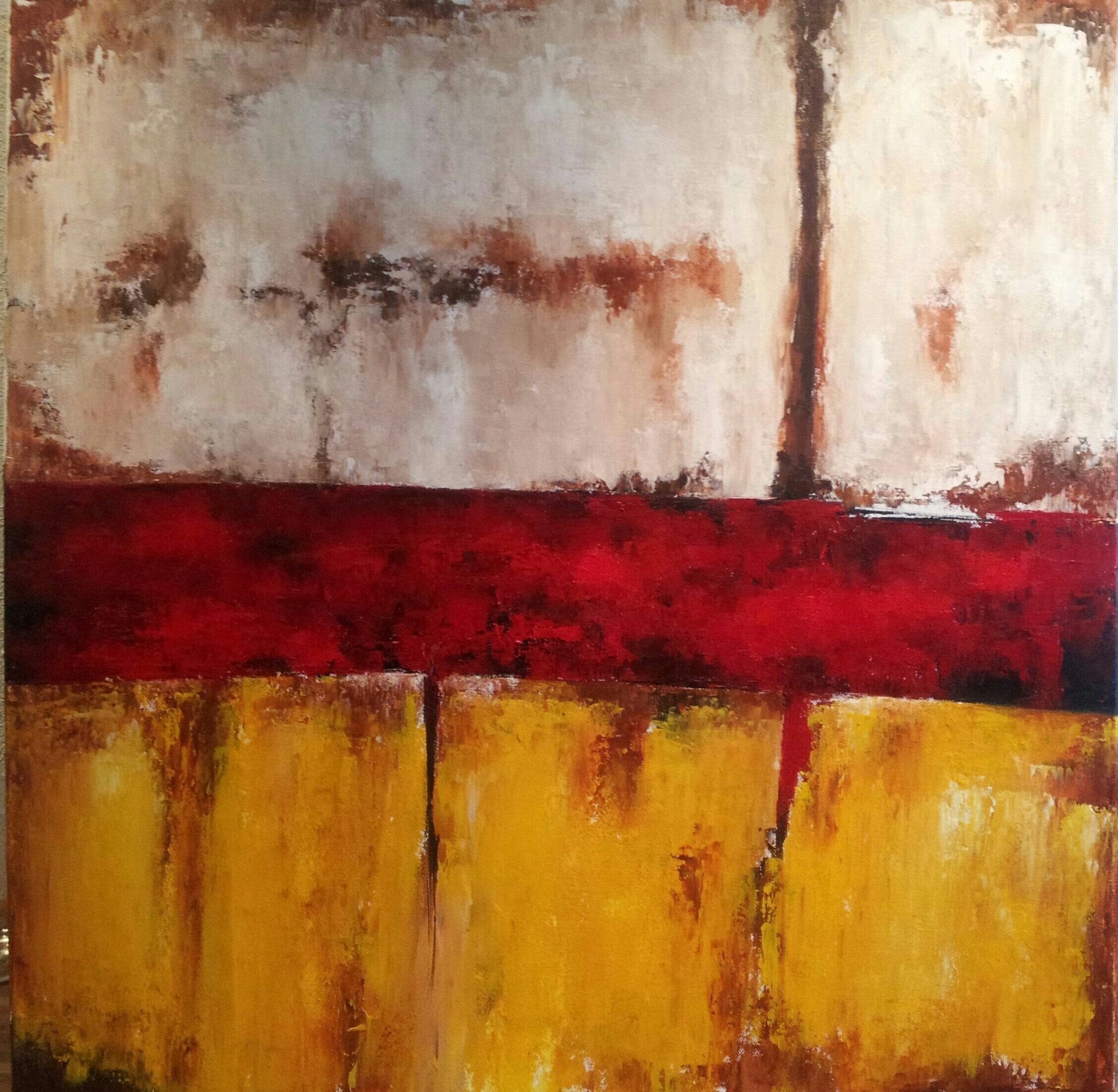 Een geel en rood schilderij met een rode streep in het midden