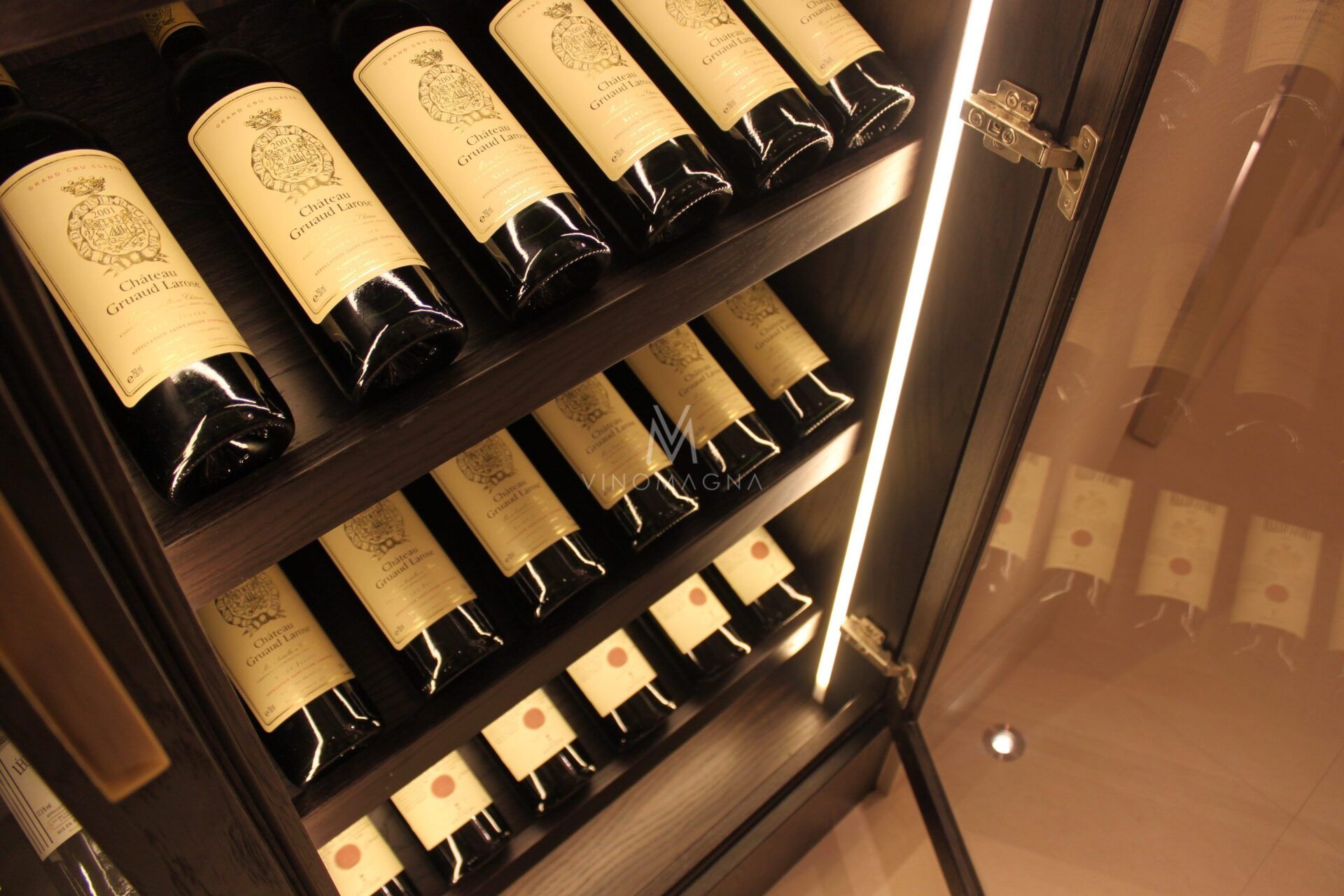 Under Stairs Home Wine Display Vinomagna