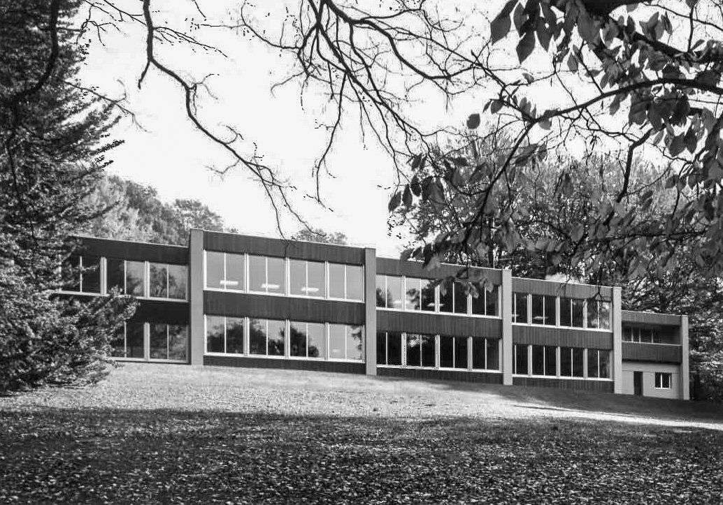Schulhaus Heiligbergstrasse 1973, kurz nach Fertigstellung Neubau im Frohbergpark, Freie Schule Winterthur