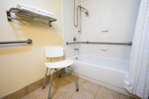 articoli ortopedici per la deambulazione di anziani e disabili