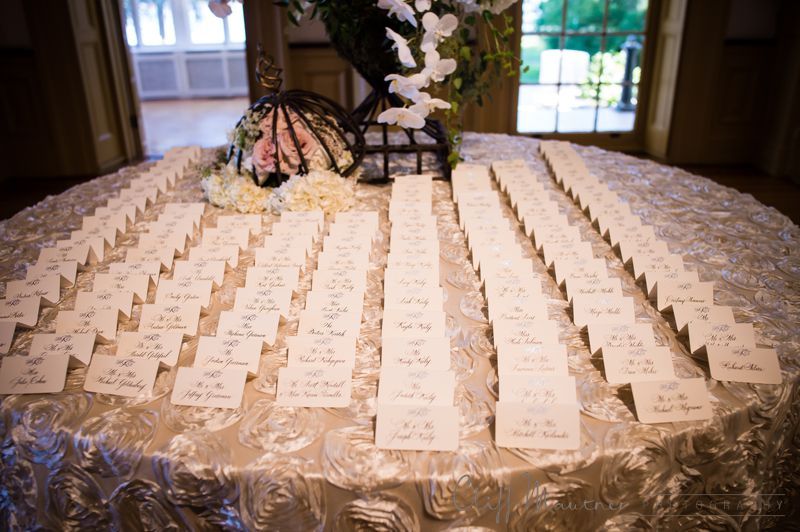 A table with a lot of place cards on it