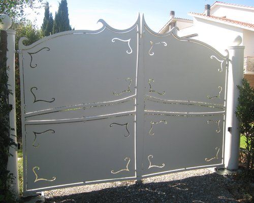 cancello personalizzato in gerro bianco