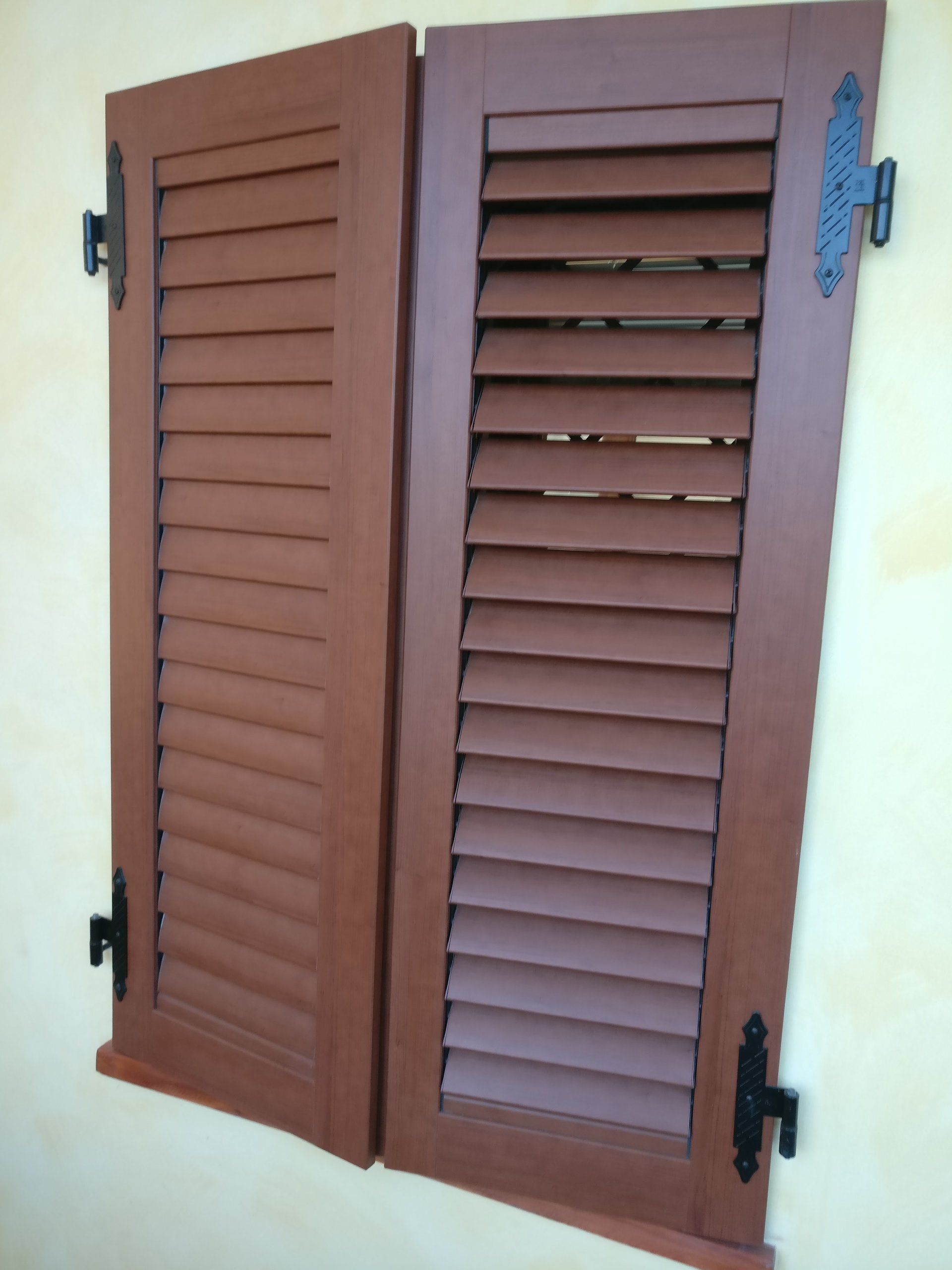 finestra in legno