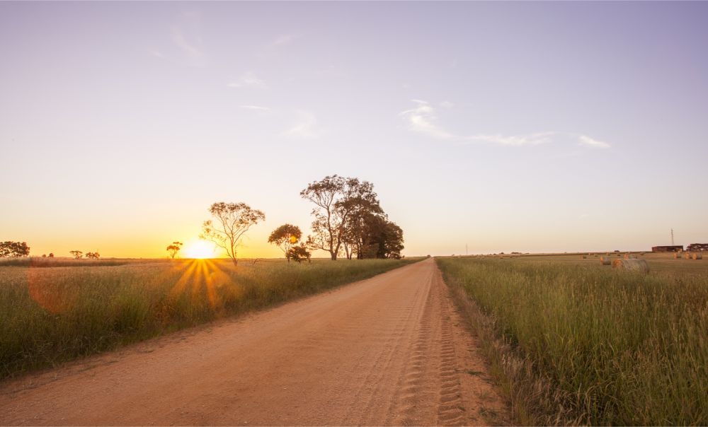 Strada al tramonto