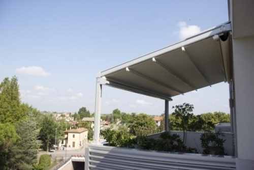 una copertura all'esterno di una casa