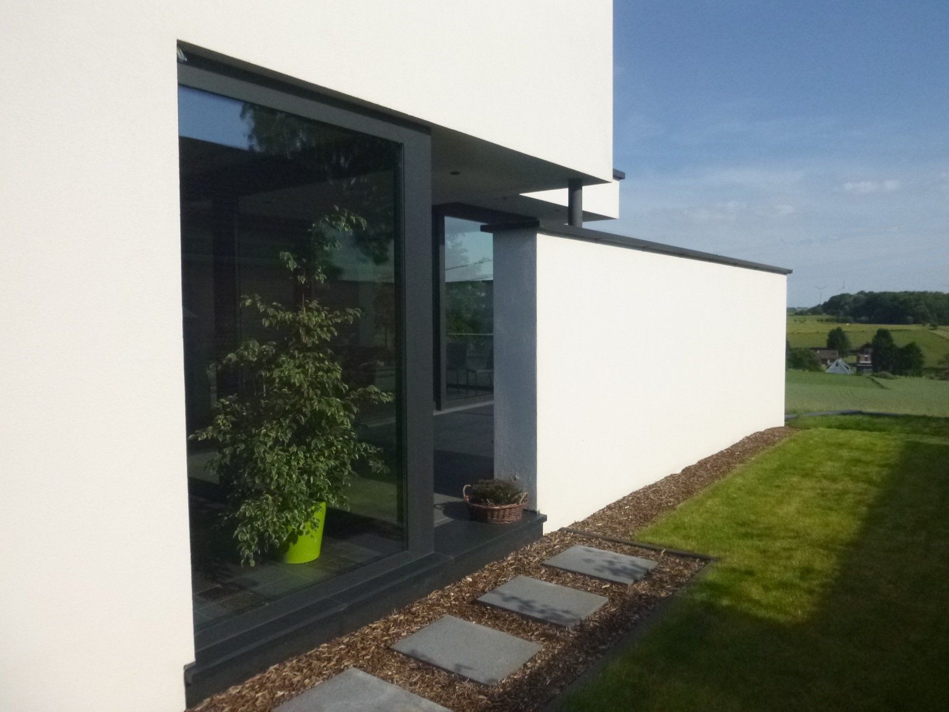 Moderne crepi woning met thuiskantoor en inpandig terras in Diest - zijaanzicht3 - Architectengroep Janssens