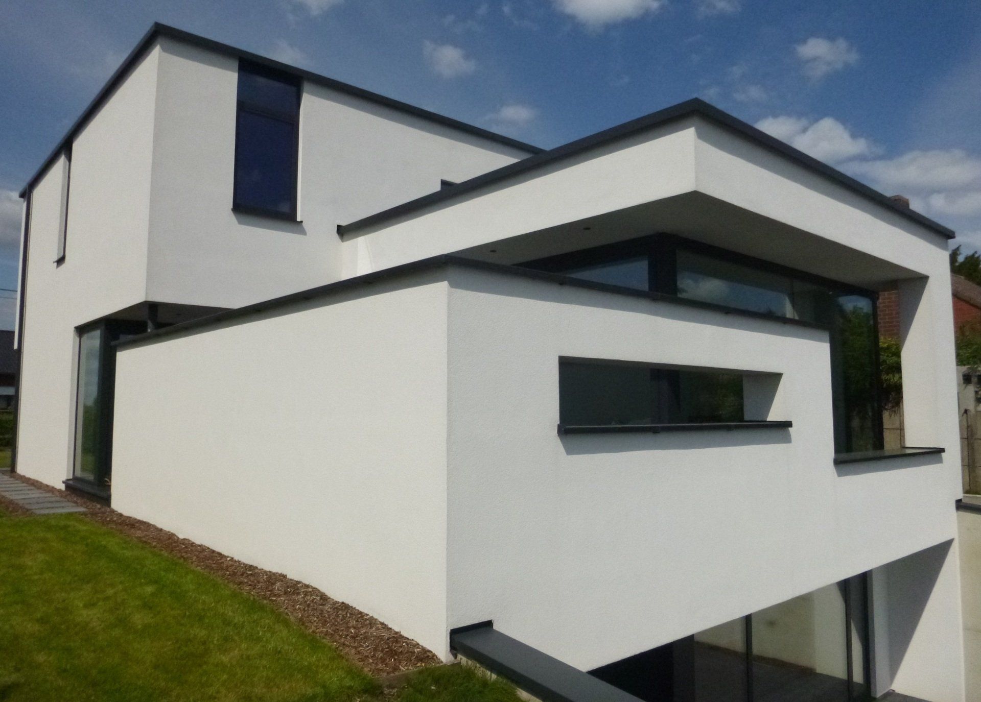 Moderne crepi woning met thuiskantoor en inpandig terras in Diest - vooraanzicht3 - Architectengroep Janssens
