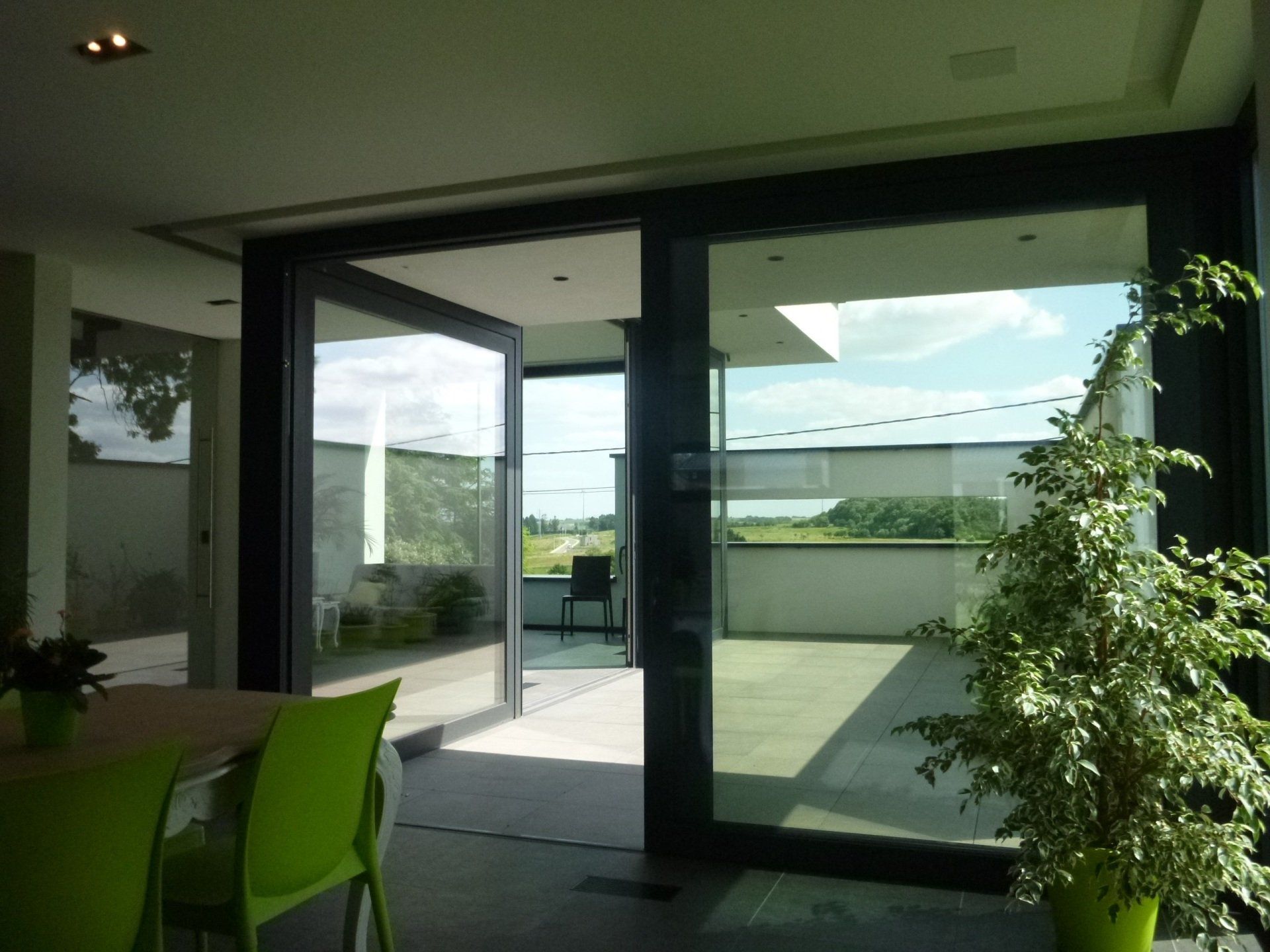 Moderne crepi woning met thuiskantoor en inpandig terras in Diest - keuken - Architectengroep Janssens