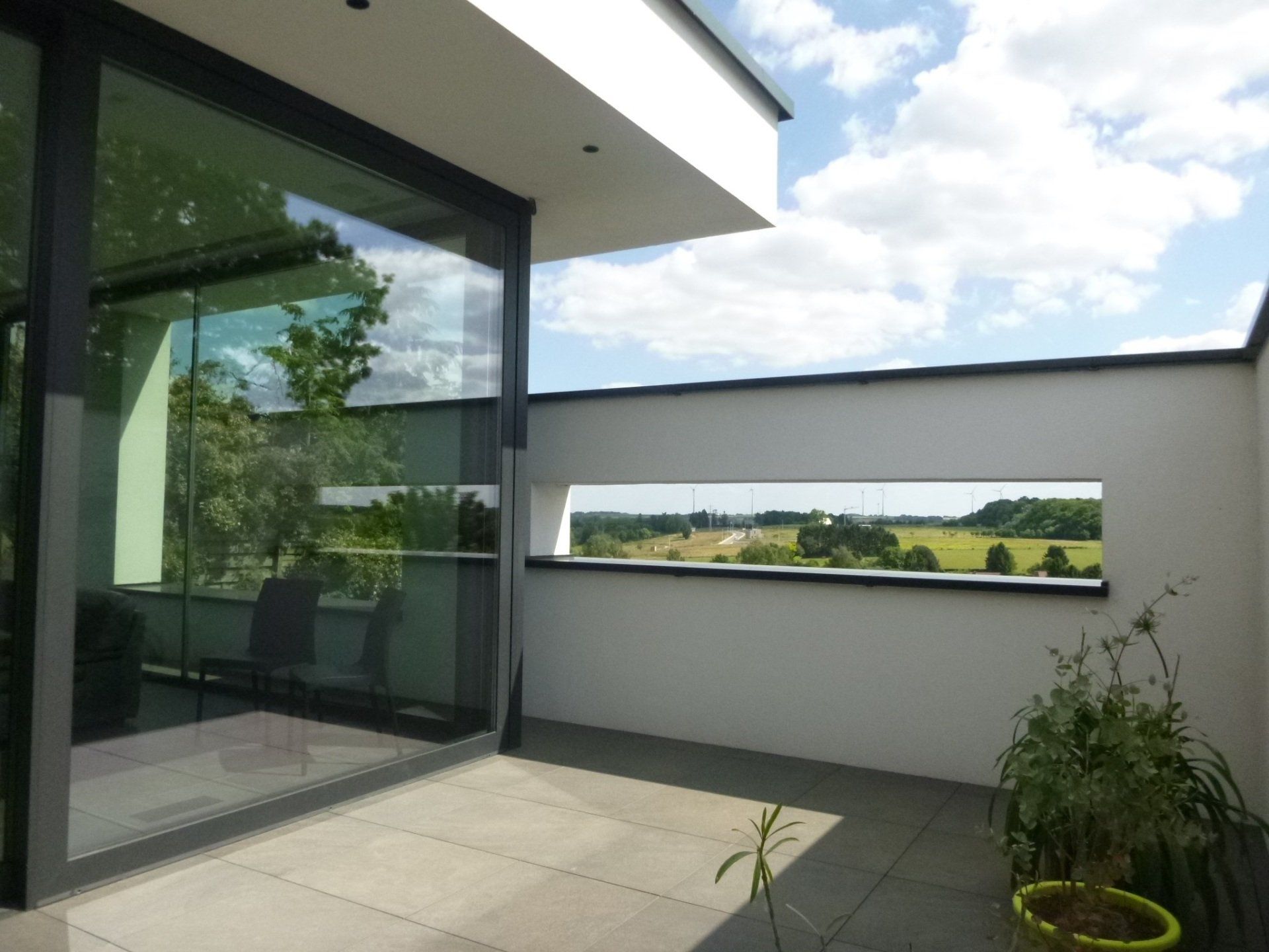 Moderne crepi woning met thuiskantoor en inpandig terras in Diest - terras - Architectengroep Janssens