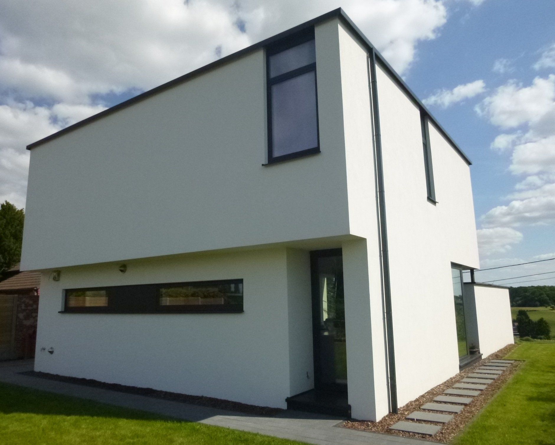 Moderne crepi woning met thuiskantoor en inpandig terras in Diest - achteraanzicht - Architectengroep Janssens
