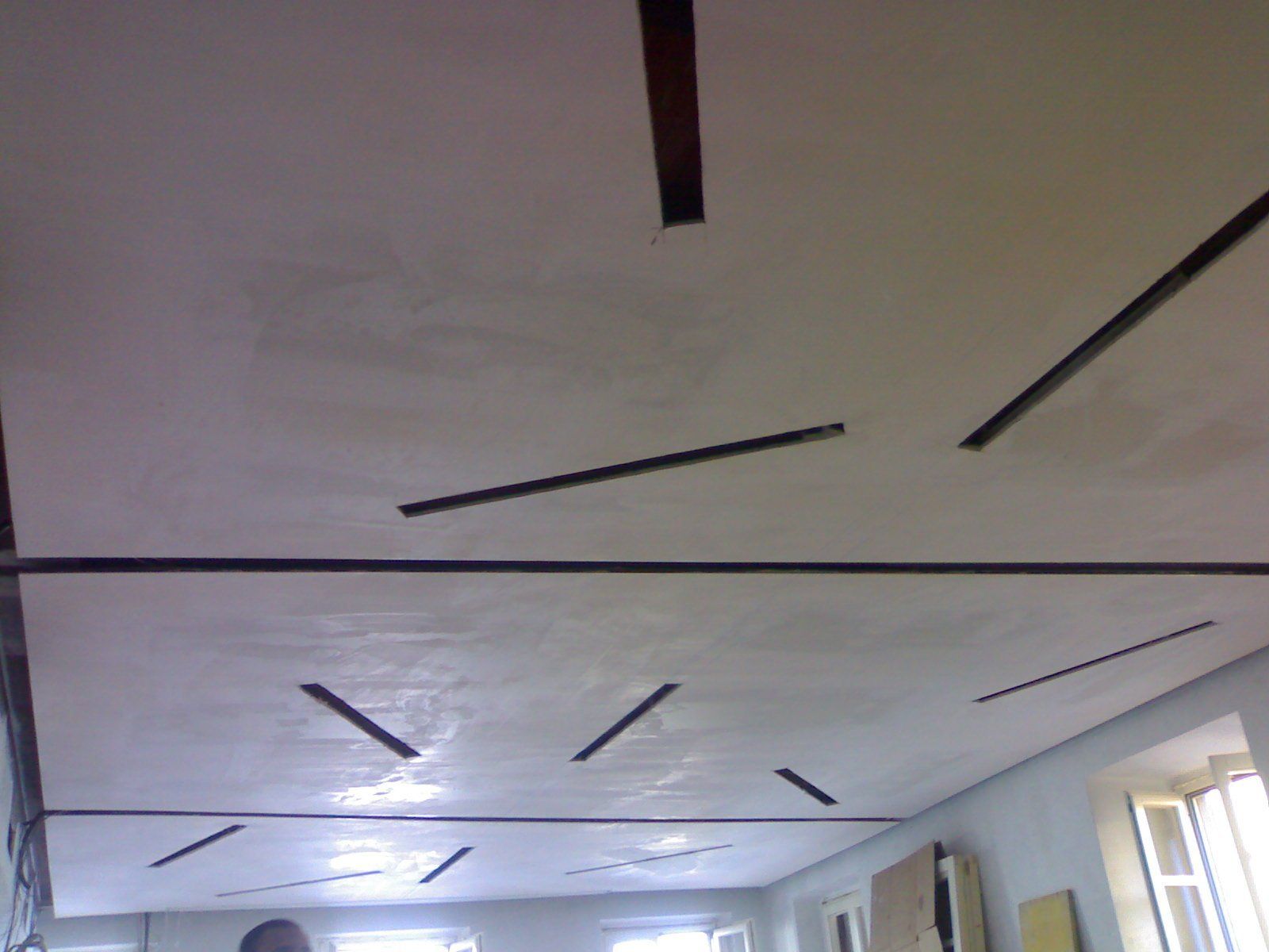 decorazione soffitto bianco