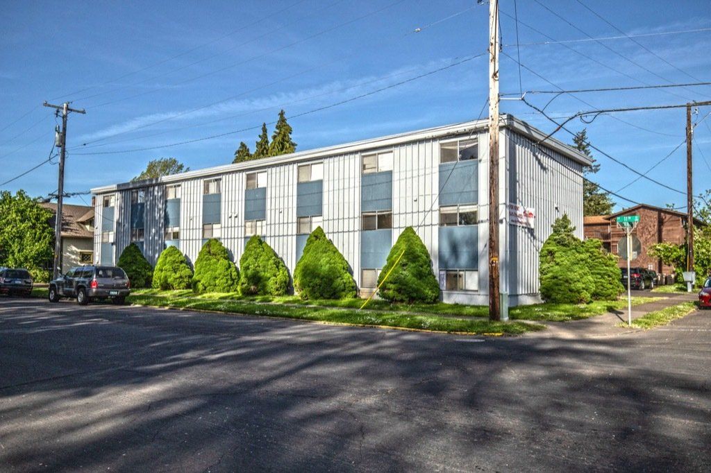 1061 Washington Apartments in Corvallis Oregon. Near Oregon State University – apartment blue exterior street view with trees