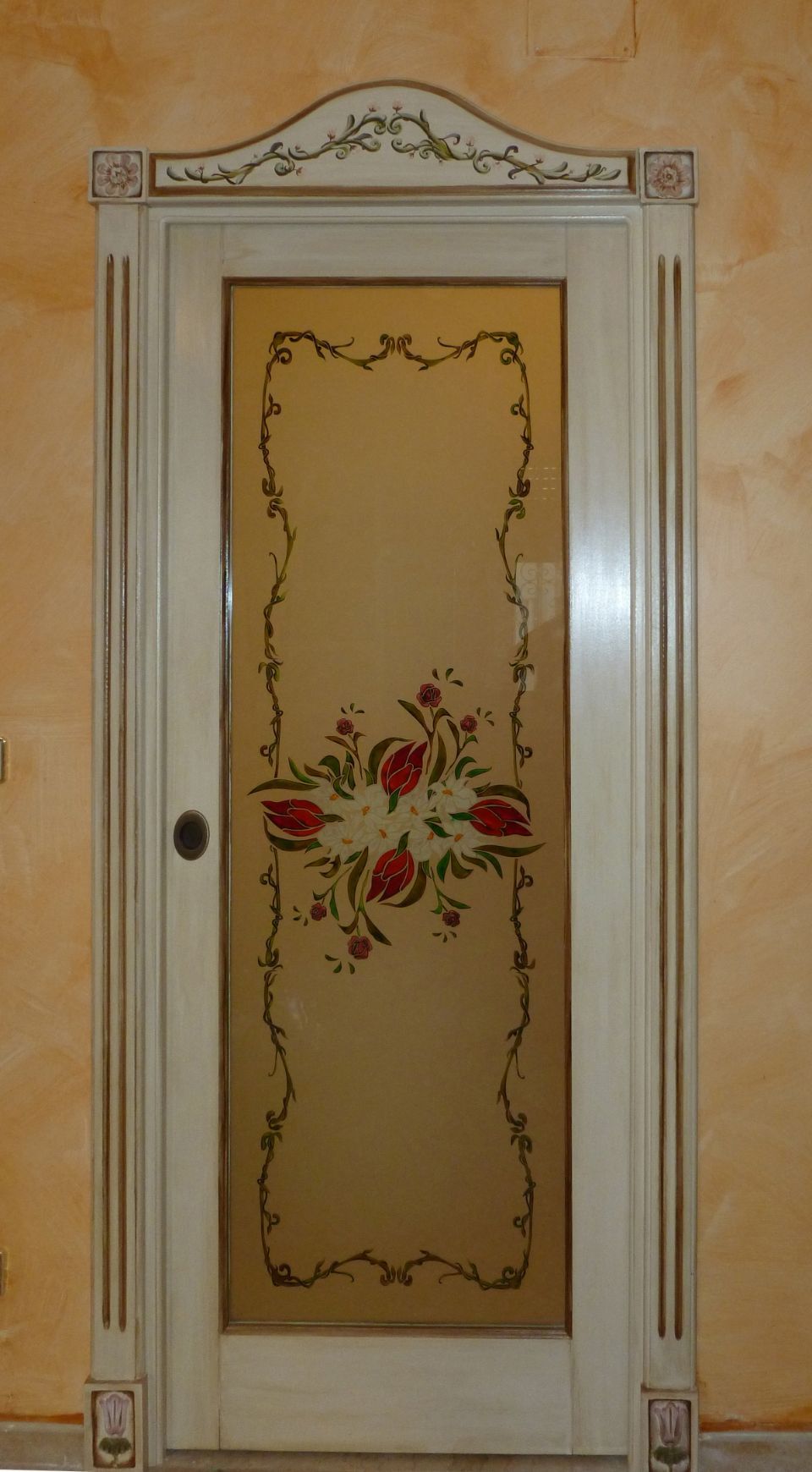 vetro con decoro floreale