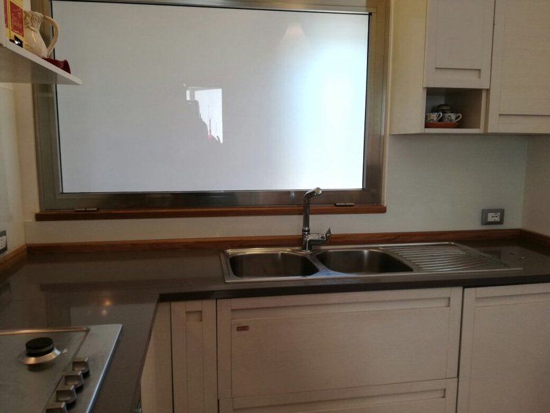 paraschizzi cucina in vetro temperato