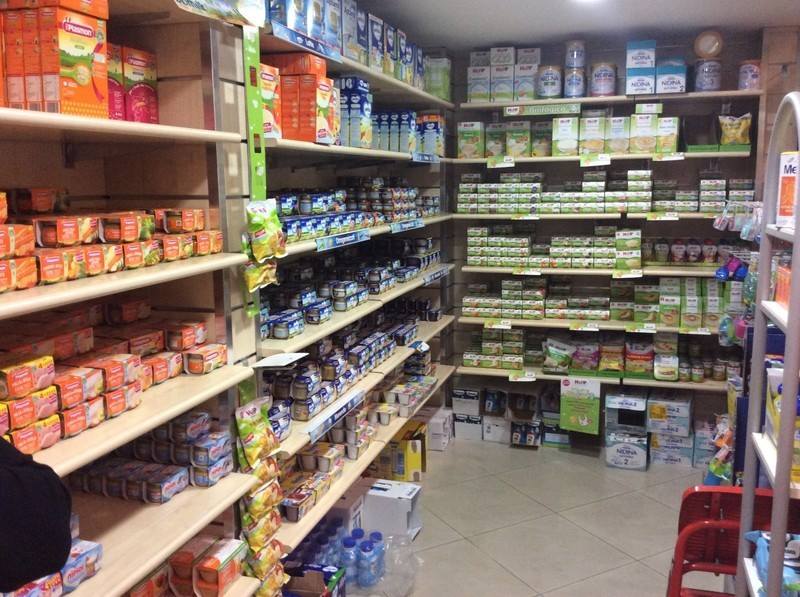 scaffale con pappe e omogeneizzati