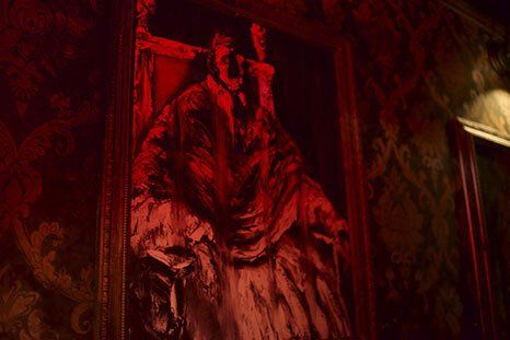 Creepy Moving Portrait in the escape room