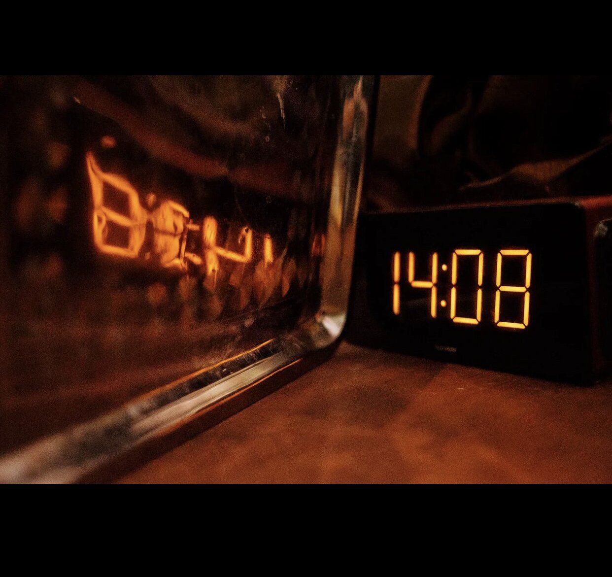 Hint 2: 1408 escape room with clock freeze at 14:08. Hey, Sherlock! What that's mean for your escape?