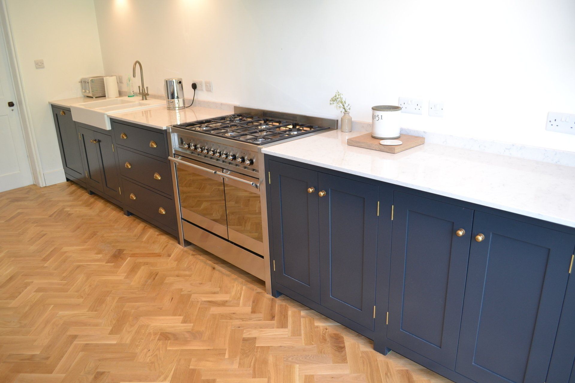 Kitchen cabinet