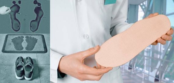 Un medico tiene in mano un paio di scarpe.