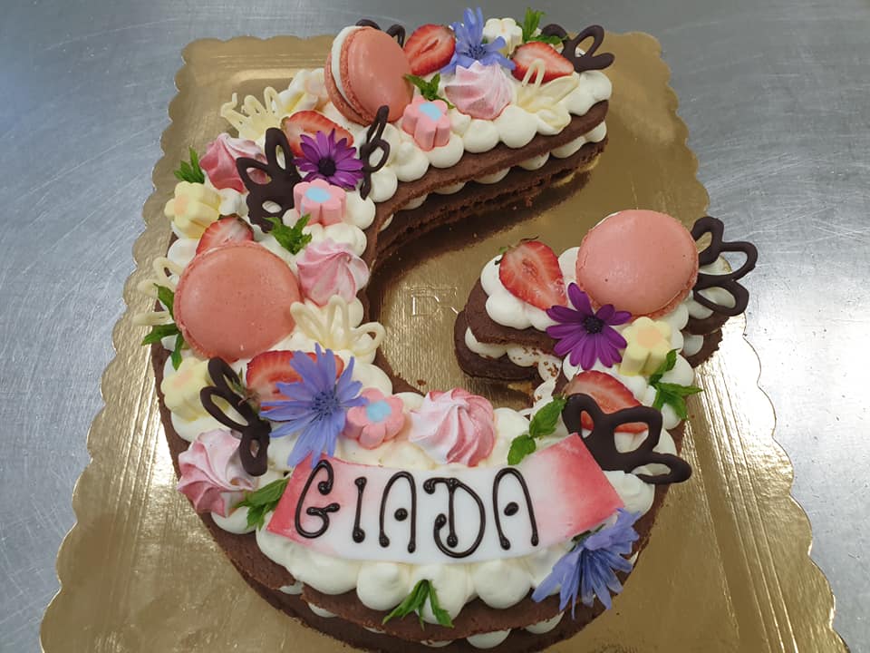 torta multistrato per banchetto nuziale