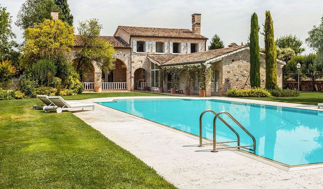 Villa moderna con piscina