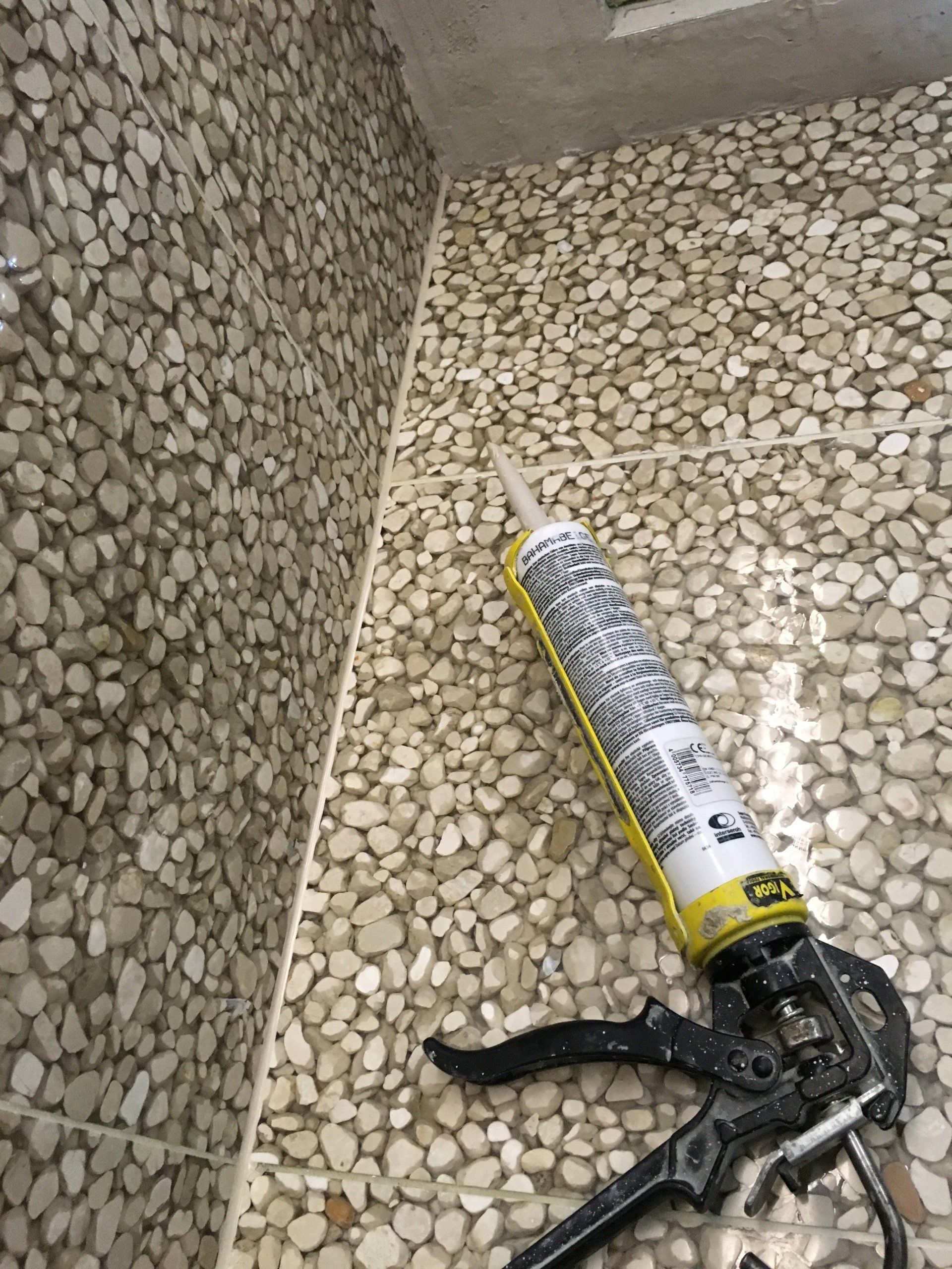 pistolet à silicone